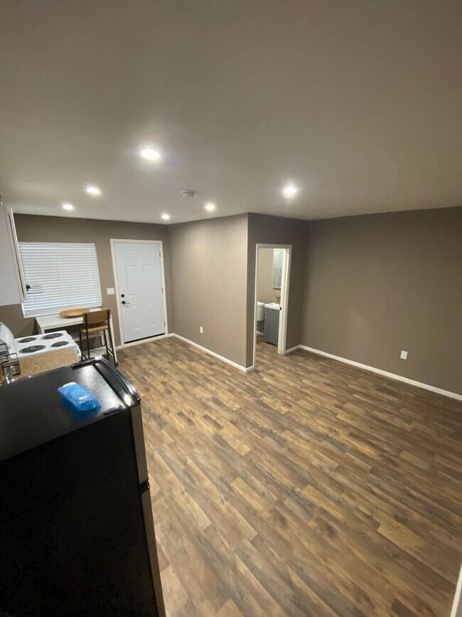 Building Photo - 5044 Jurupa Ave