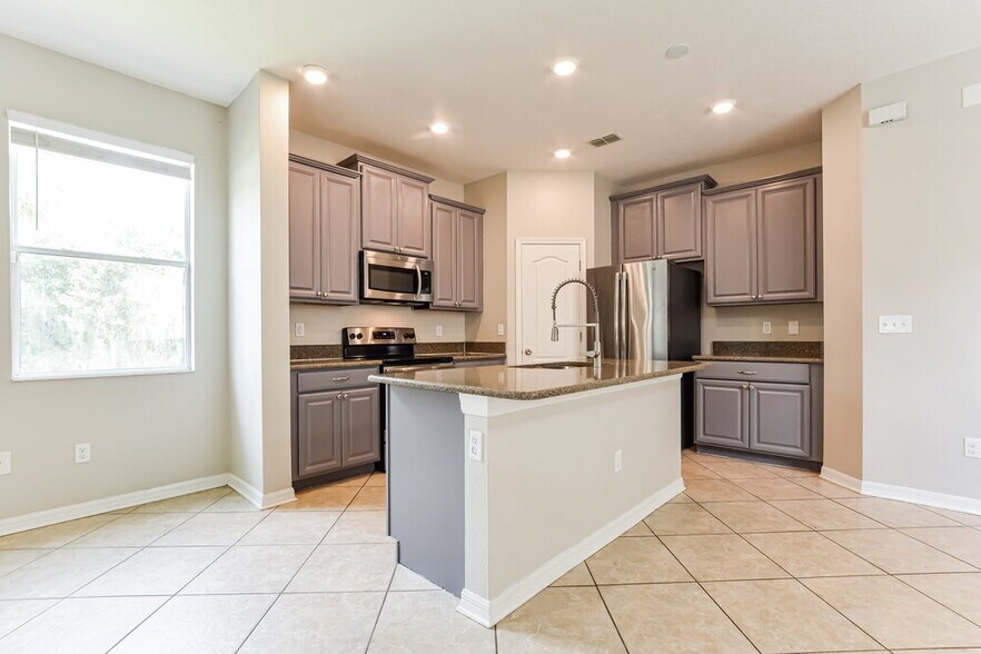 Building Photo - 6800 Habitat Dr