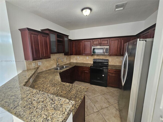 Building Photo - 5450 SW 165th Ct