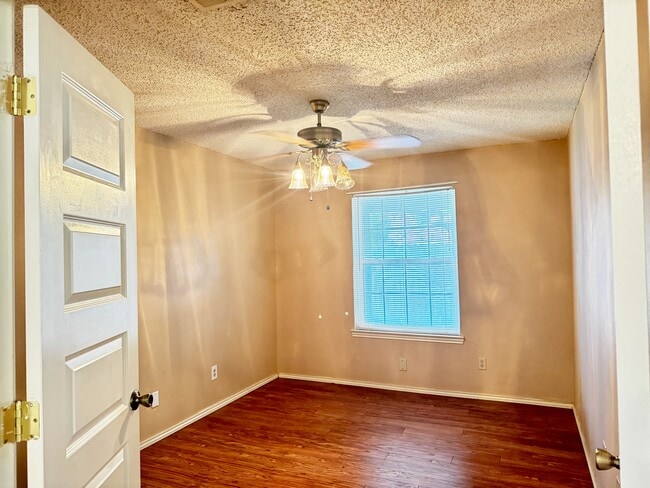 Building Photo - 2800 Shady Grove Dr
