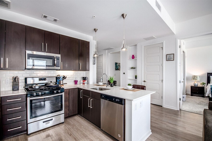 Building Photo - 2002 Holcombe Blvd