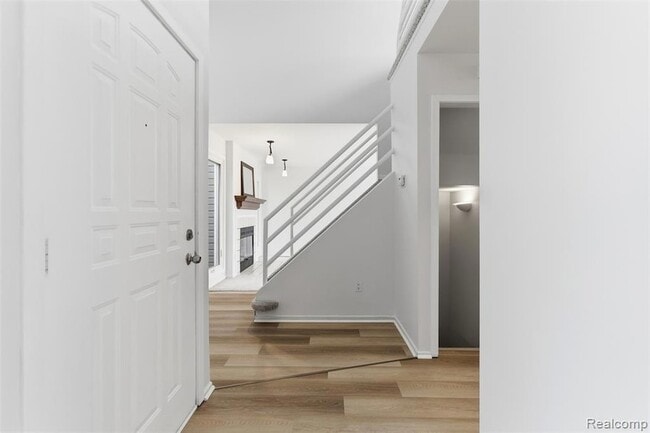 Building Photo - 5186 E 14 Mile Rd