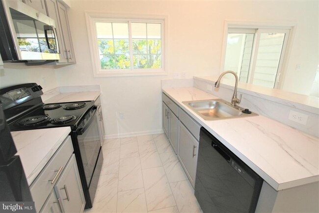 Building Photo - 14225 Jib St