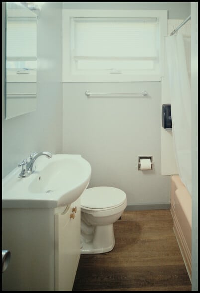 bathroom - 1504 12th Ave S