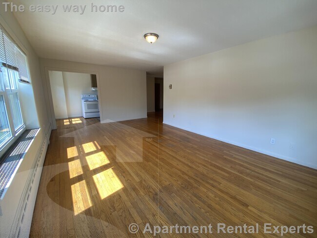 Building Photo - 20 Tufts St