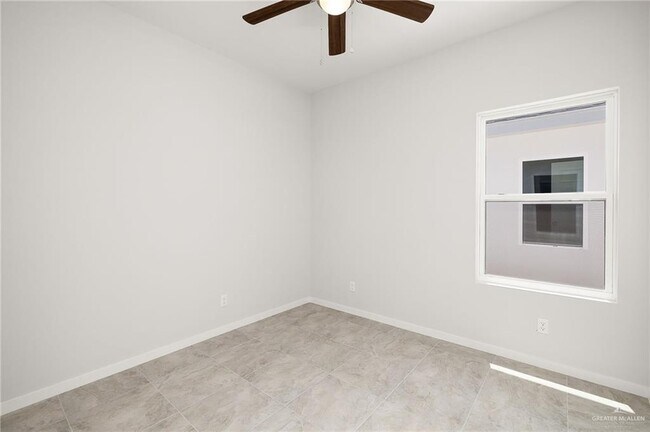 Building Photo - 402 N Alexandrite Ave