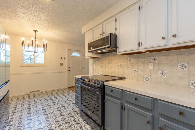 Building Photo - Charming Ranch in North Longmont!