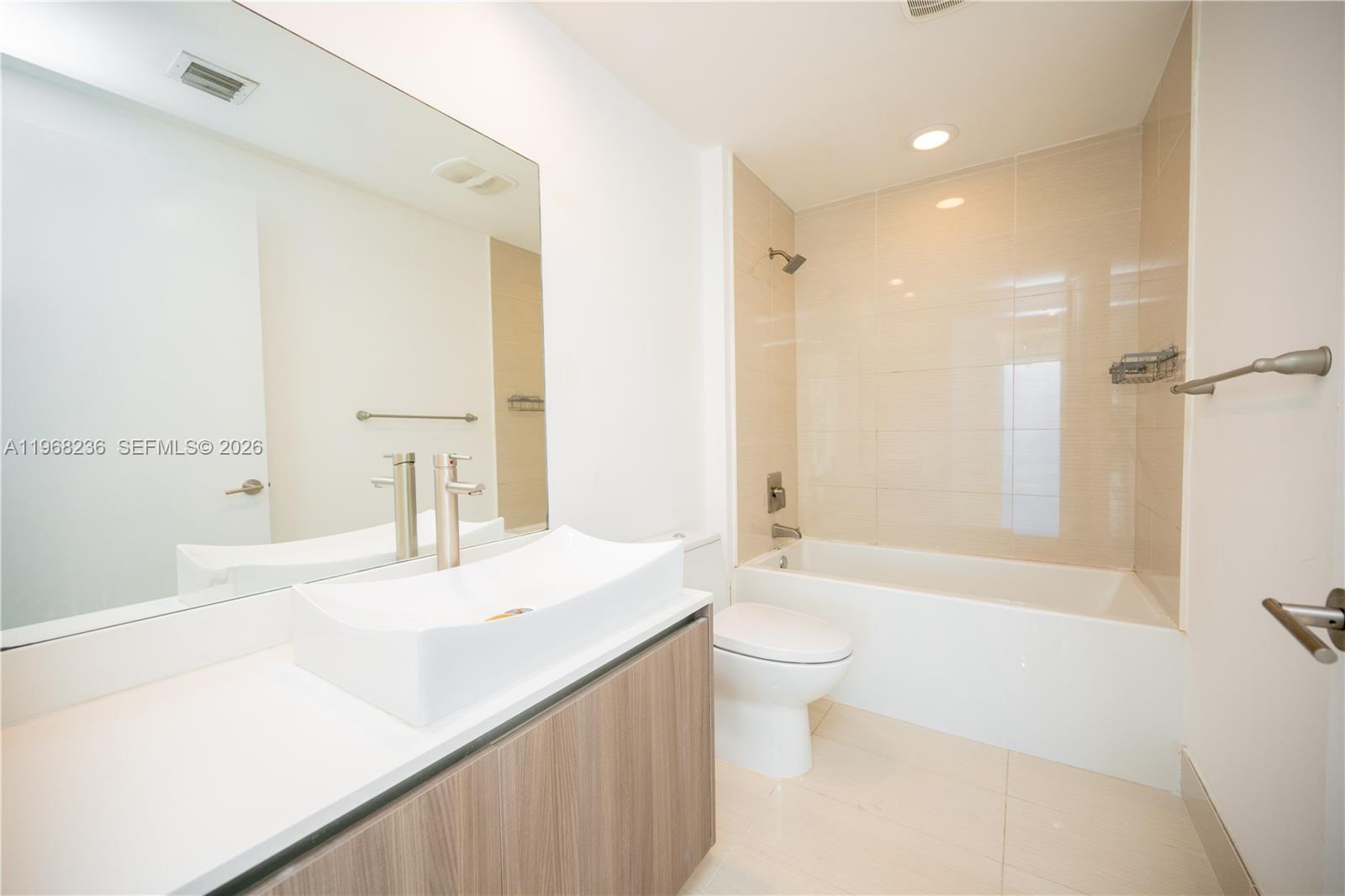 Building Photo - 201 SW 17th Rd