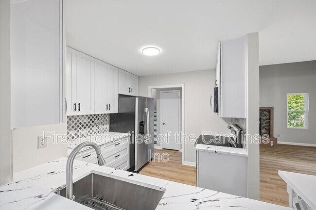 Building Photo - 6012 Lanai Ln