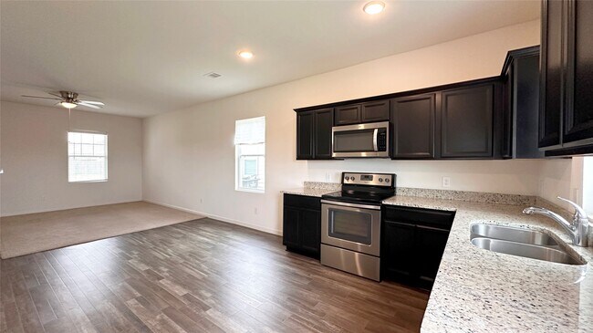 Building Photo - 2013 Spindletree Ln