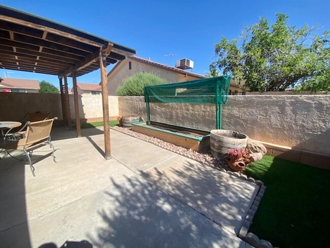 Building Photo - REMODELED TOWNHOME FOR RENT!
