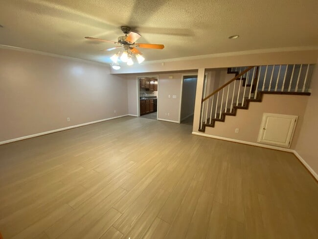 Building Photo - 273 Ivy Pl