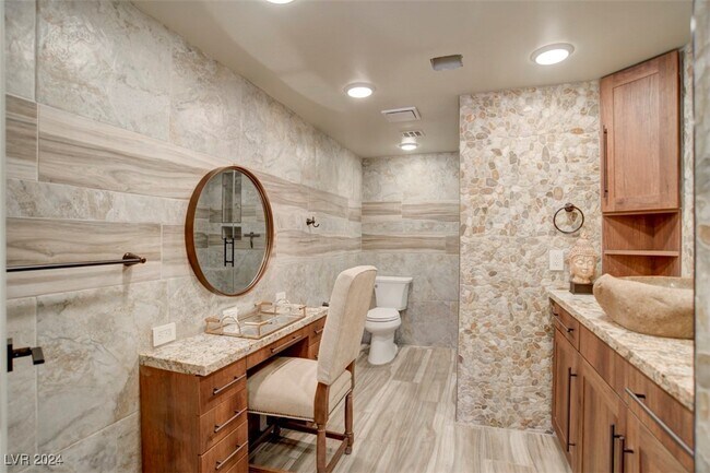 Building Photo - 555 E Silverado Ranch Blvd
