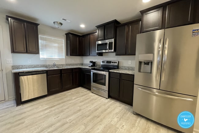 Building Photo - 201 Socket St