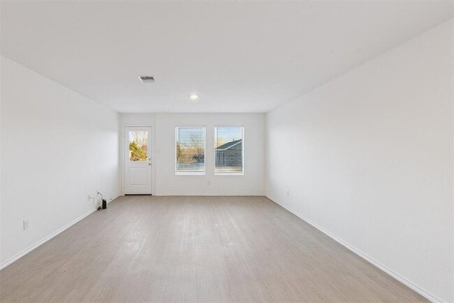 Building Photo - 14910 Parkway Center Ave