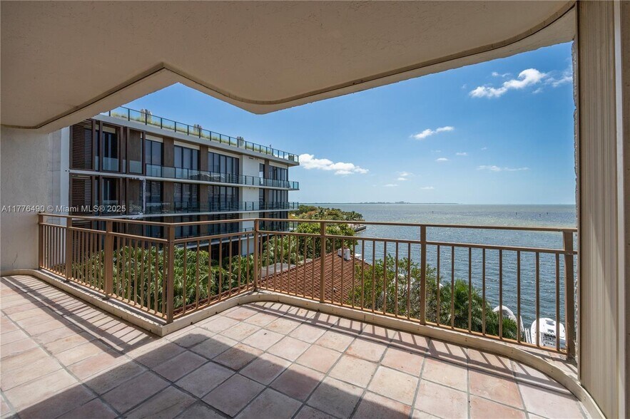 Building Photo - 1632 S Bayshore Ct