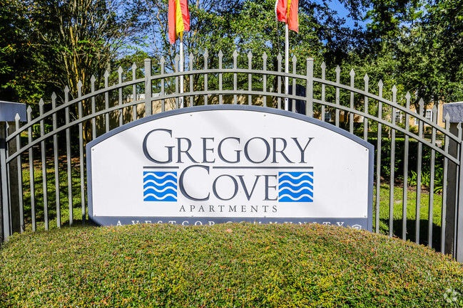 Building Photo - Gregory Cove