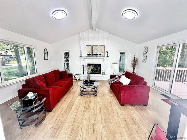 Building Photo - 1369 Flamingo St