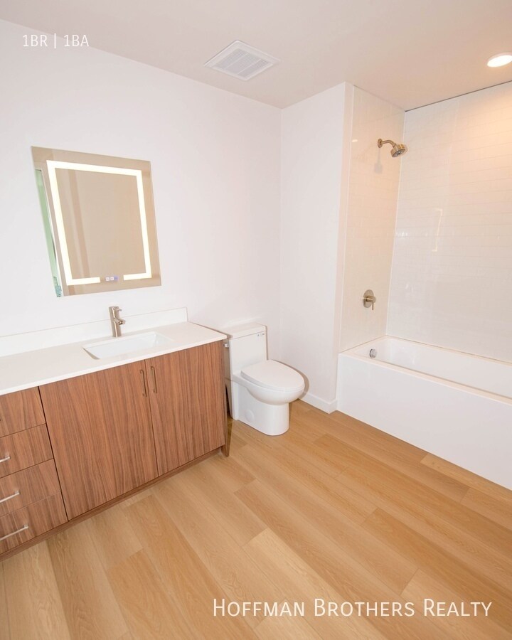 Building Photo - 2853 West Blvd