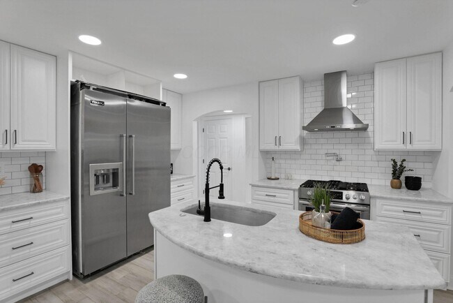 Building Photo - 2615 Northwest Blvd