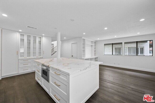 Building Photo - 1486 Palisades Dr