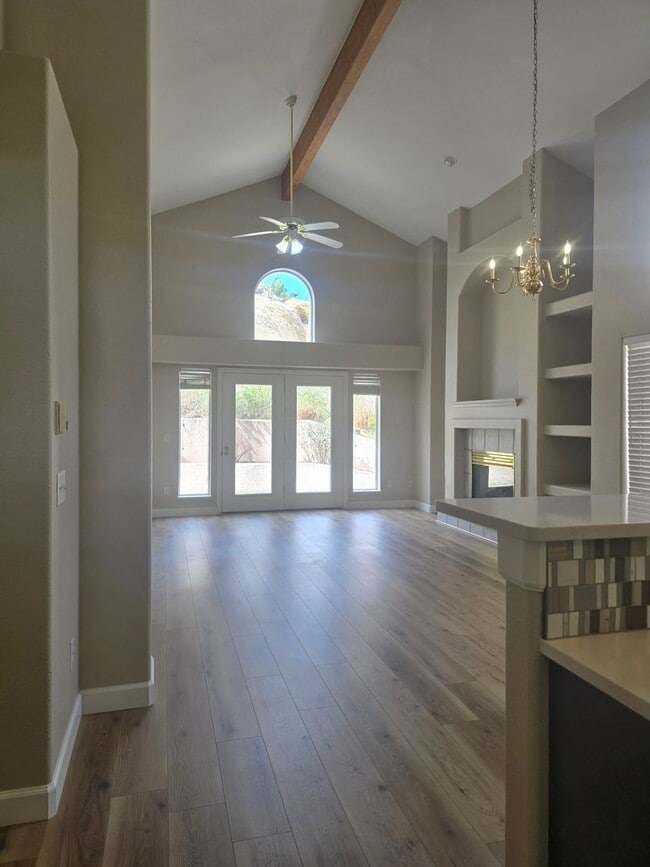 Building Photo - Don't miss this three bed two bath with a view!