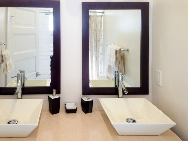Building Photo - 321 Heliotrope Dr