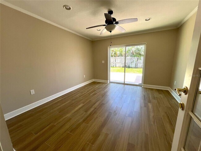 Building Photo - 3807 Belle Vista Dr E