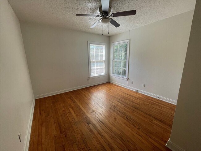 Building Photo - 819 E 31st St