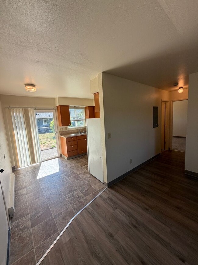 Building Photo - 1373 SE 27th Ave
