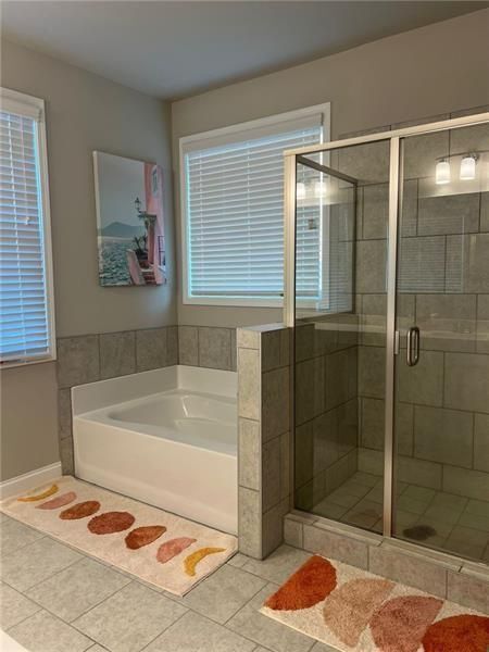 Building Photo - 2085 Manor Pointe Dr