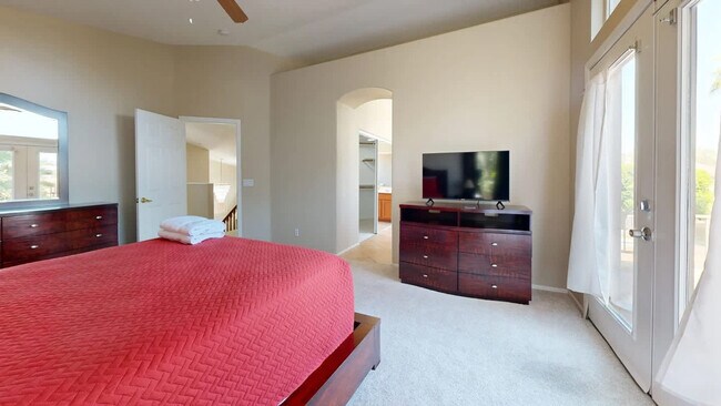 Building Photo - 853 N Blackstone Ct