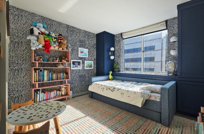Building Photo - 3 bedroom in NEW YORK NY 10010