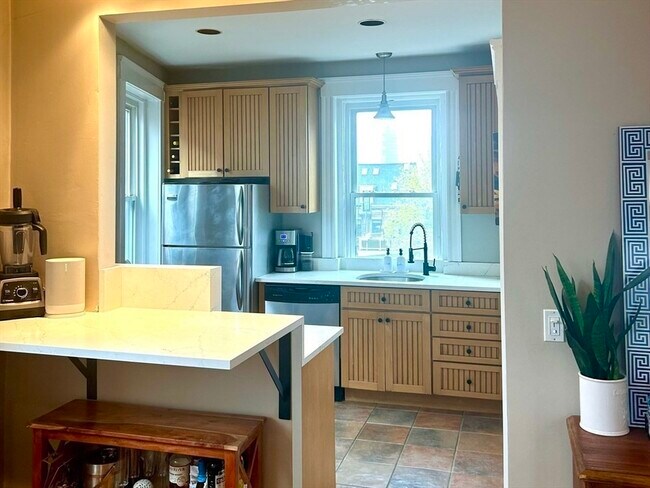 Building Photo - 64 Chestnut St