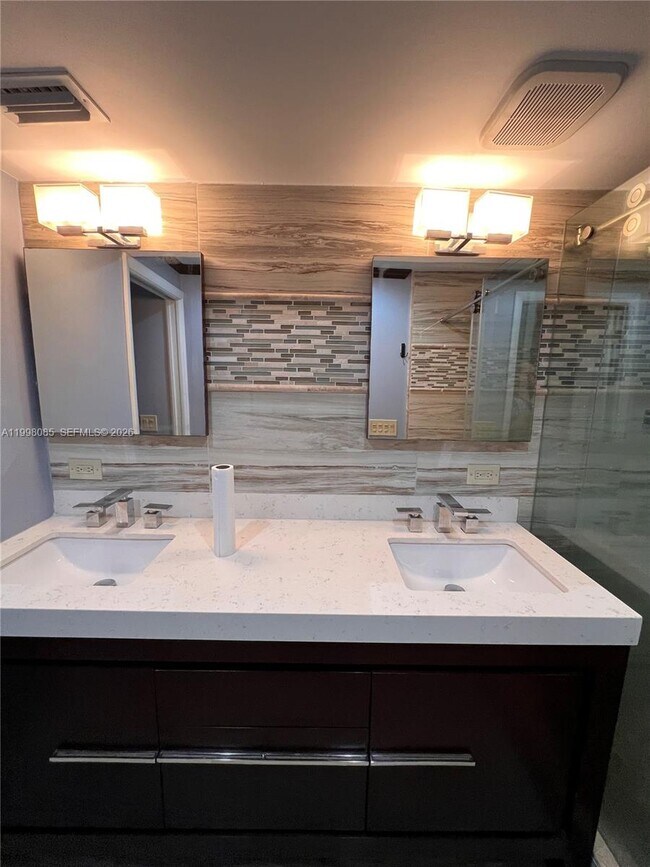 Building Photo - 1750 James Ave