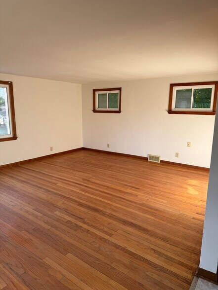 Building Photo - 1944 S 92nd St