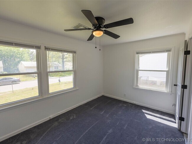 Building Photo - 2 Bed | 1 Bath in North Tulsa!