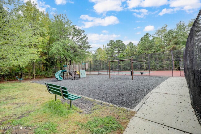 Building Photo - 319 Bernard Dr