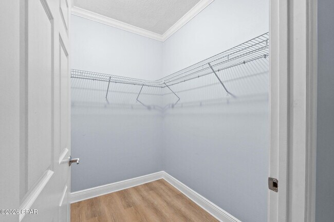 Building Photo - 2400 Grandiflora Blvd