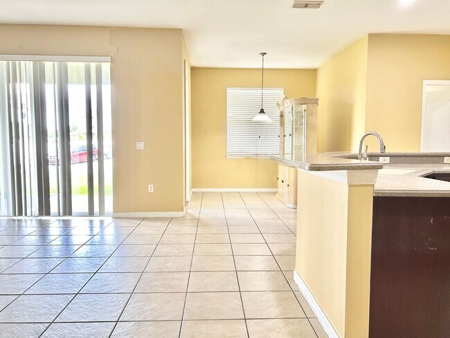 Building Photo - Beautiful Home in Parkview at Lake Shore