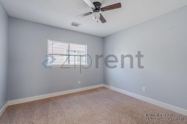 Building Photo - 11944 Chanteloup Dr