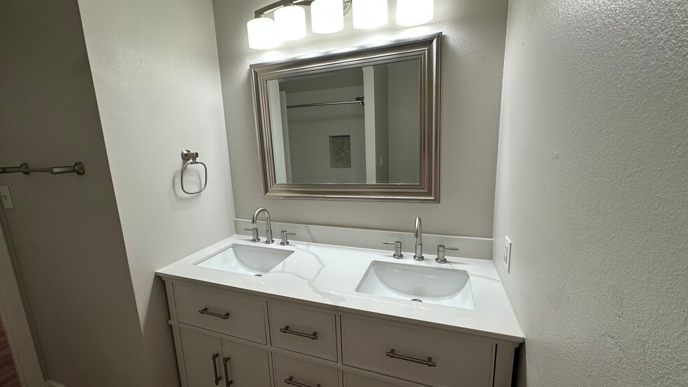 Building Photo - 2808 S Mill Ave