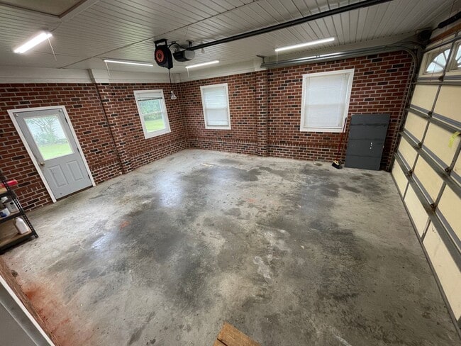 Building Photo - 8700 River Rd