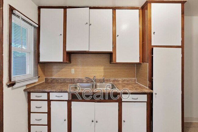 Building Photo - 53 S Burgess Ave