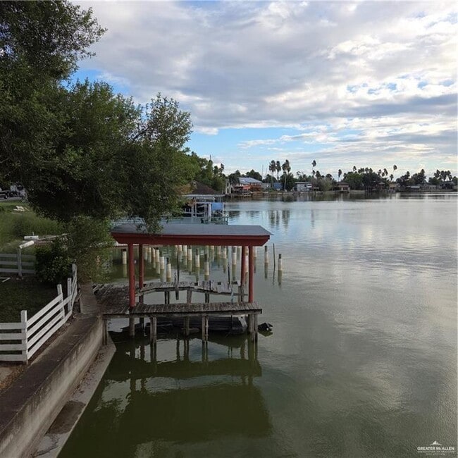 Building Photo - 26 Lago Vista Dr