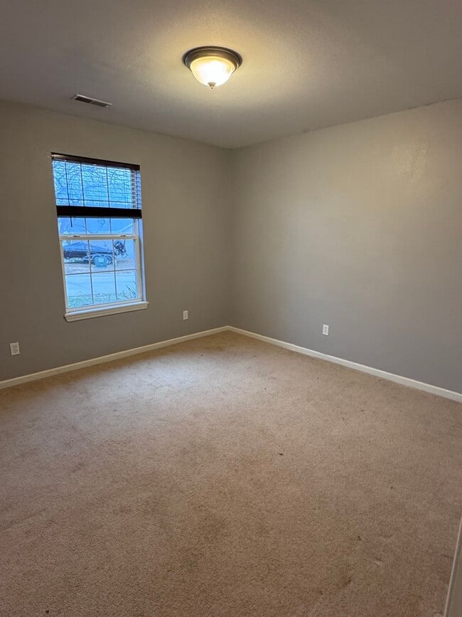 Building Photo - 3 Bedroom Home Close to FLW!