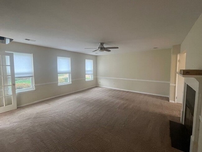 Building Photo - LOVELY CAPE COD WITH 4 BEDS, 2 BATHS AND GARAGE