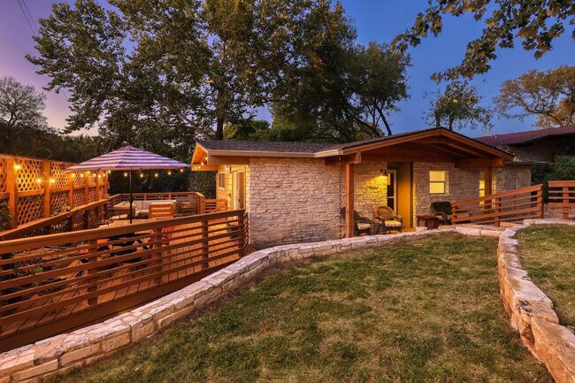 Building Photo - 2906 Westhill Dr