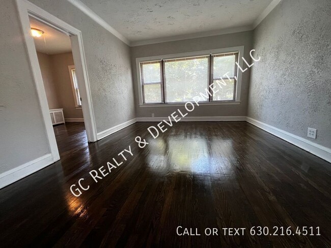 Building Photo - ***UPDATED 5 BDRM - 2 FULL BTH / DETACHED ...