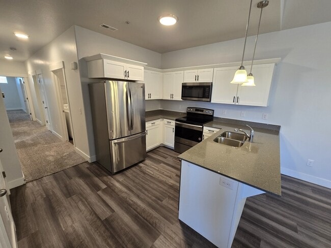 Building Photo - 1985 N 3330 W